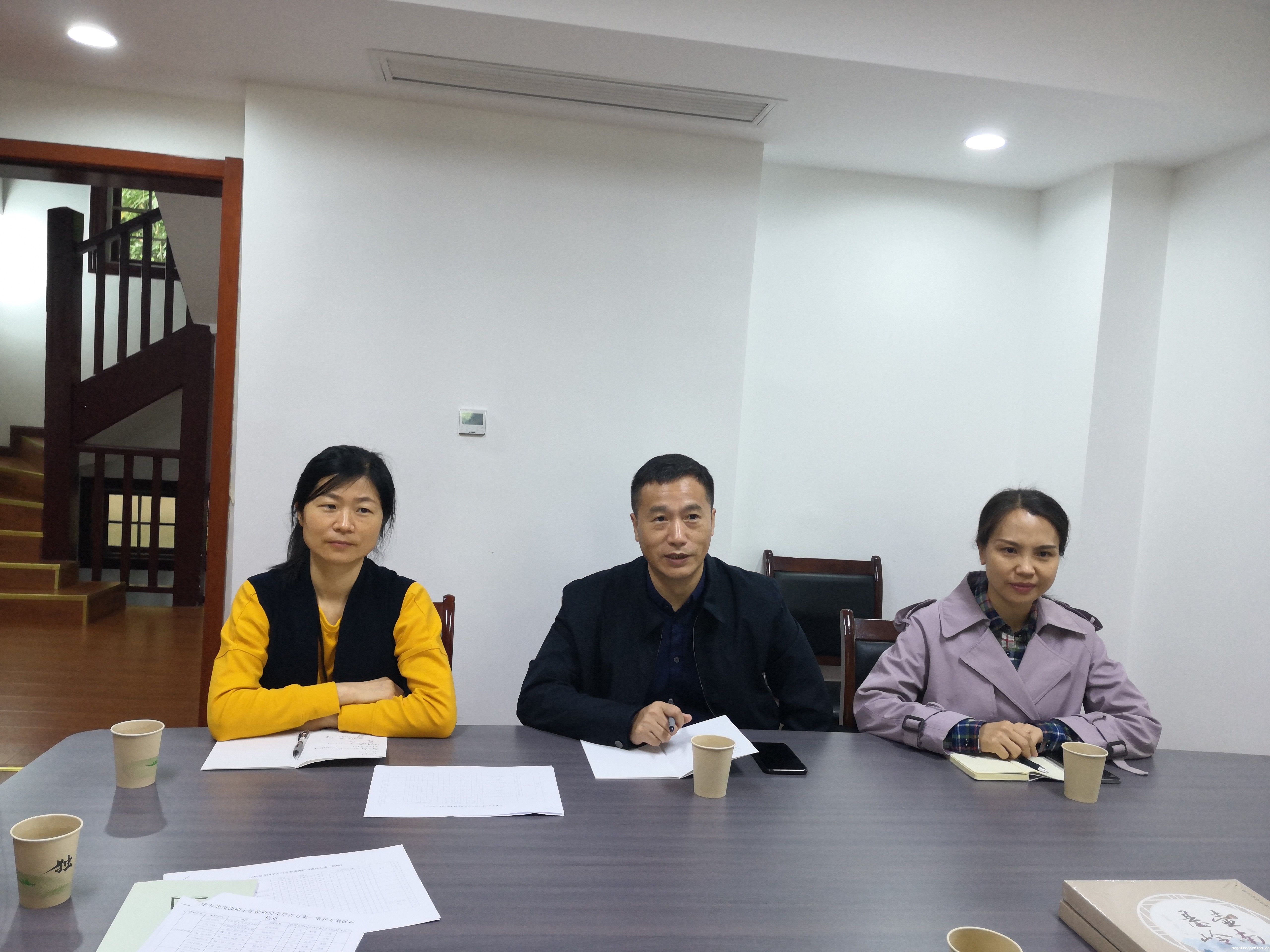 双方在18luck客户端会议室进行友好会谈 双方在18luck客户端会议室进行友好会谈